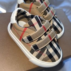 COPY - Burberry baby shoes